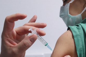 В Эстонии два человека скончались после прививки от коронавируса / Reuters