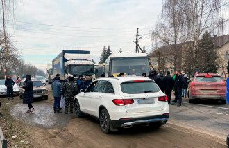 Протестующие перекрыли трассу на Буковине / cv.npu.gov.ua Протестующие перекрыли трассу на Буковине / cv.npu.gov.ua