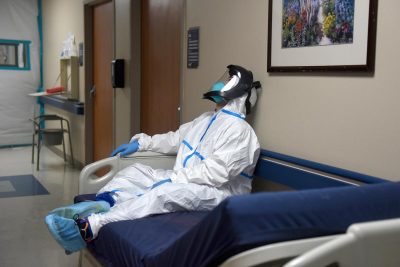 Різке зростання жертв COVID-19: за добу в Україні померли майже 100 пацієнтів