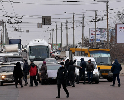 Тарифні бунти: в обласному центрі перекрили дорогу на Київ