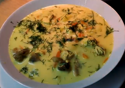 Сырный суп можно быстро приготовить дома