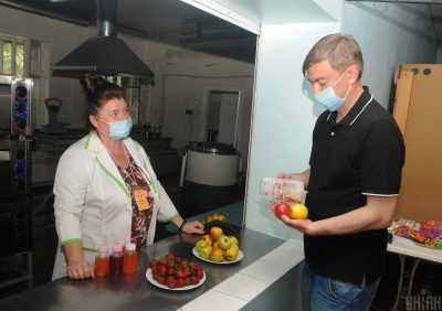 У Києві батьків зобов'язали сплатити половину харчування школярів