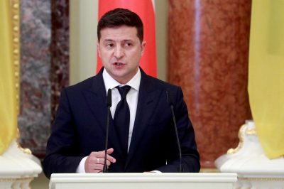 Зеленский сделал сильный шаг, главное теперь - не отступать