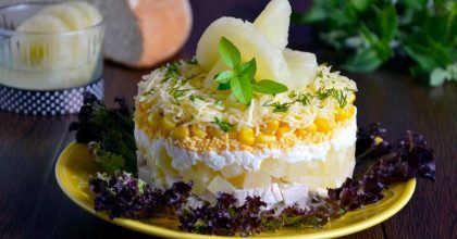 Вкусный салат с ананасом и курицей: простые рецепты
