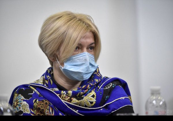 Соратницю Порошенка "заловили" на використанні російськомовної версії Facebook