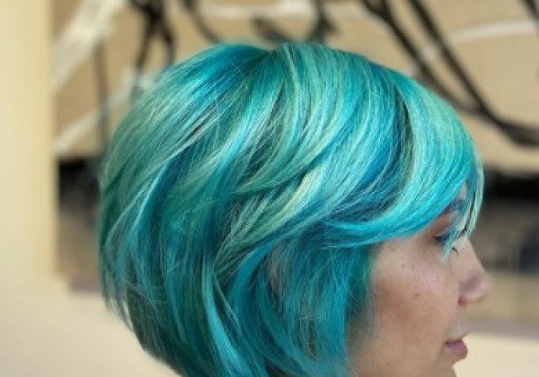 Бірюзове волосся - нове модне фарбування волосся 2021