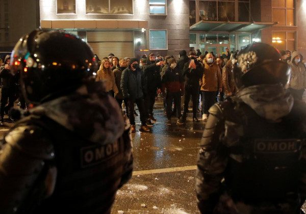 Масові затримання, бійки і кров: чим завершилися акції протесту у Росії