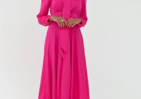 Неповторні спідниці та сукні кольору Bubble Gum входять в моду на весну-літо 2021