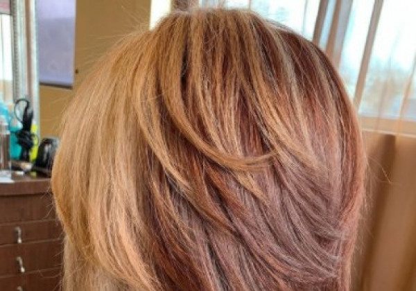 У моду повернулася дивовижна стрижка рапсодія в стилі 90-х: фото