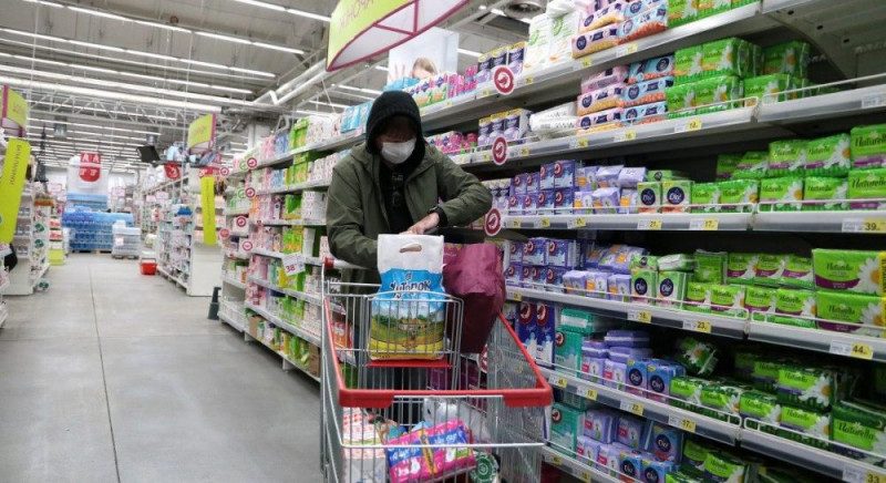 Локдаун в Украине решили смягчить: что разрешили продавать