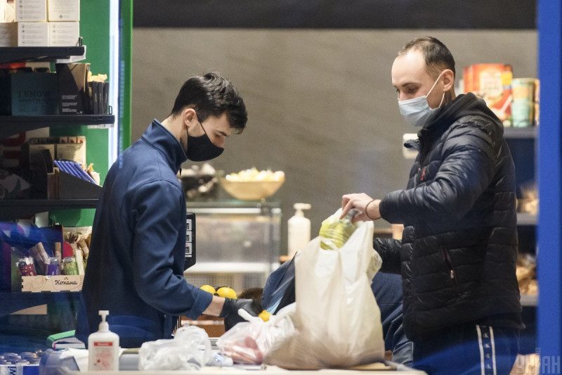 Під Києвом покупець ляпасами втихомирив п'яних бешкетників у супермаркеті