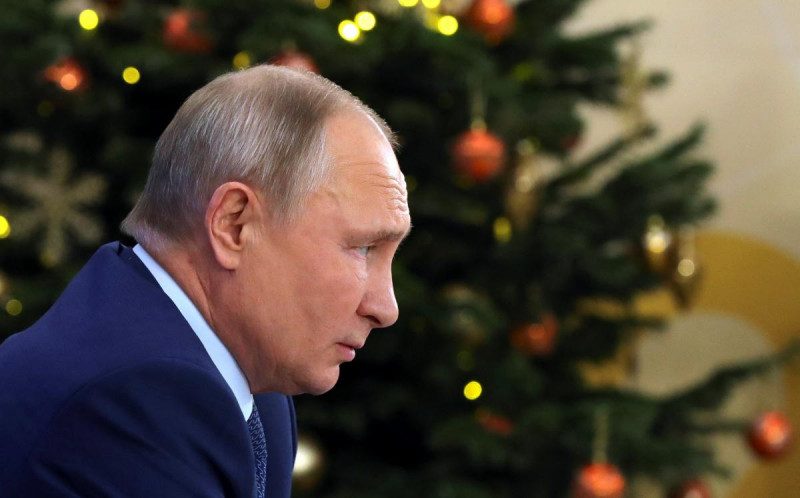 Символ погибели: Путин во время крещенского купания допустил фатальную ошибку