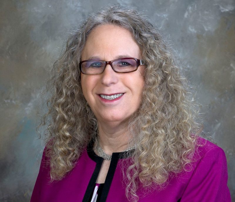 Байден назначил в свою администрацию трансгендера по имени Рейчел