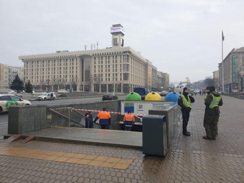 Переход "устал": в "трубе" на Майдане в Киеве рухнул потолок
