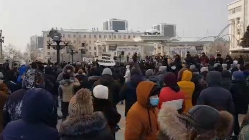 "Банду Путина - под суд": в России начали "паковать" участников акции в поддержку Навального