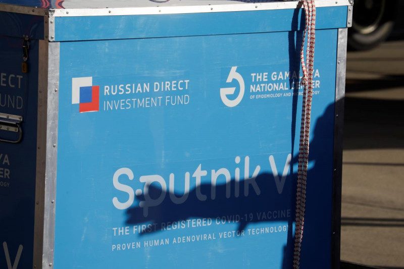 Вакцина Спутник V спровоцировала политический кризис в стране ЕС