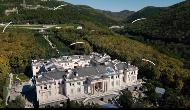 Пропагандисты России нашли "след США" в фильме Навального про "дворец Путина"