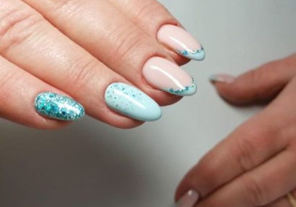 Мятный маникюр 2021