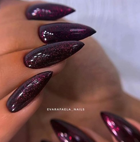 Манікюр, що додає віку рукам Манікюр, що додає віку рукам