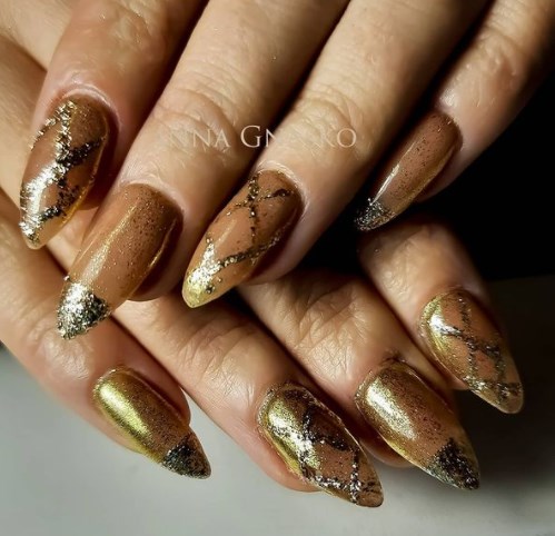 Манікюр, що додає віку рукам Манікюр, що додає віку рукам