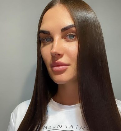 Прямой пробор старит / Instagram