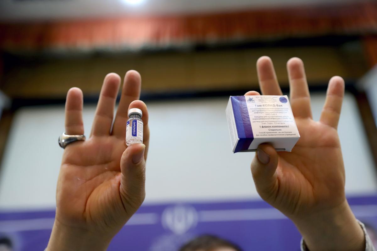 Новый скандал с вакциной Спутник V в Словакии: Россия продала препарат с другим составом
