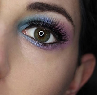 Блакитний макіяж очей весна-літо 2021
