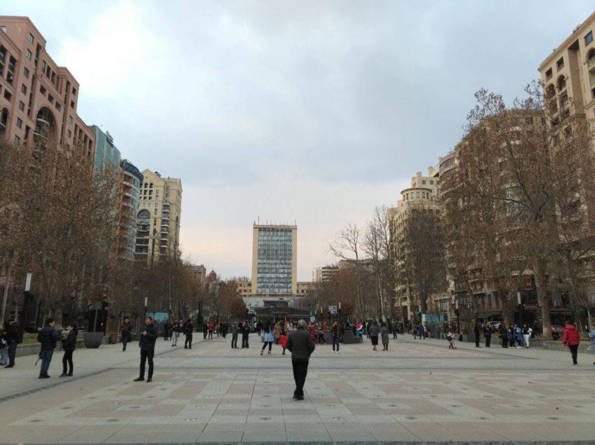 После землетрясения люди вышли на улицы / t.me/SputnikArmenia После землетрясения люди вышли на улицы / t.me/SputnikArmenia