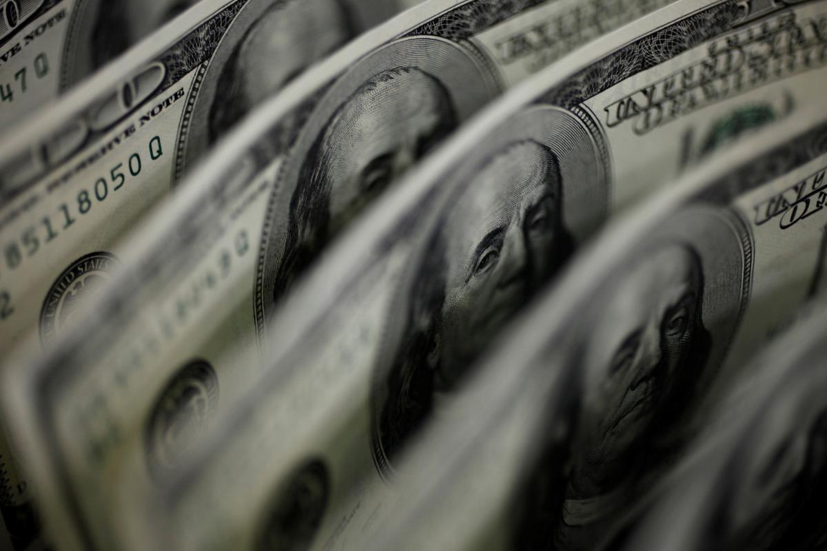 Доллар по 60 гривен: эксперт дал пугающий прогноз и назвал причину