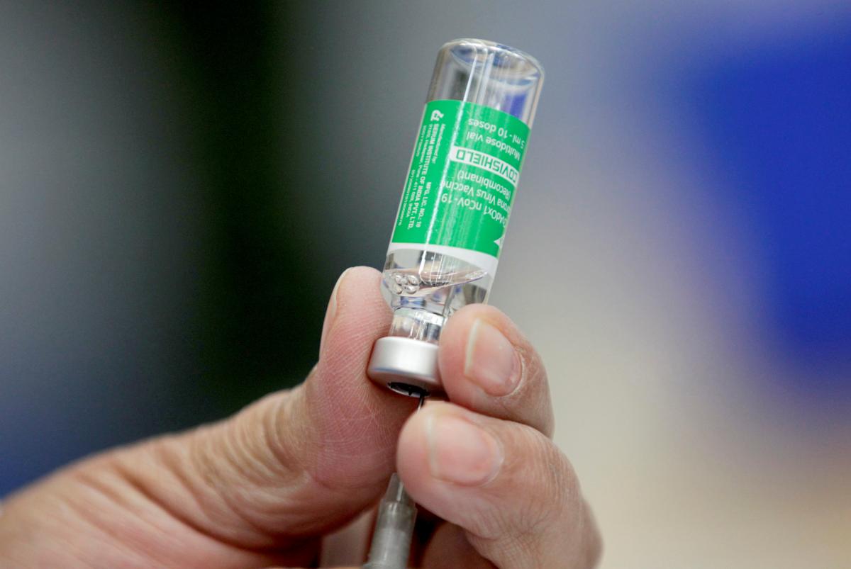 В ожидании Pfizer: почему в Украине проваливается вакцинация от COVID-19