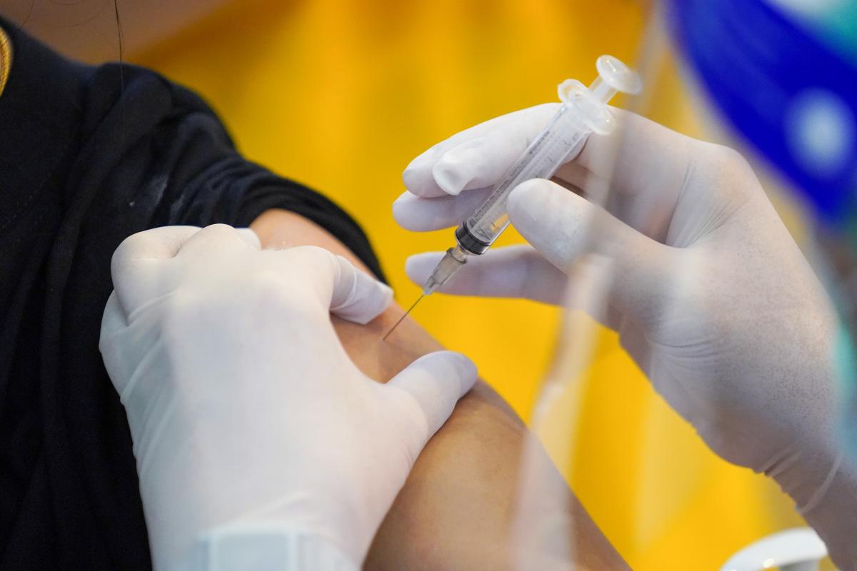 Шмыгаль озвучил стоимость вакцины от коронавируса