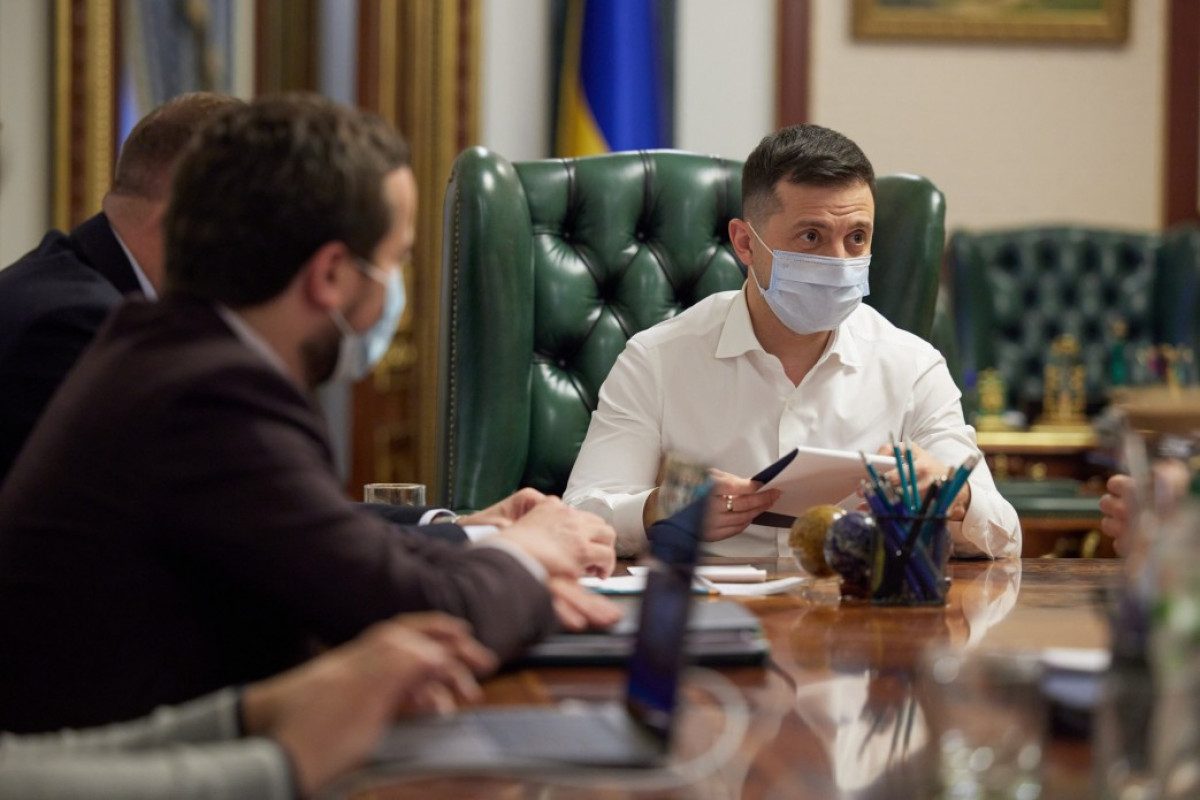 Зеленский срочно провел встречу с руководителями ведущих телеканалов