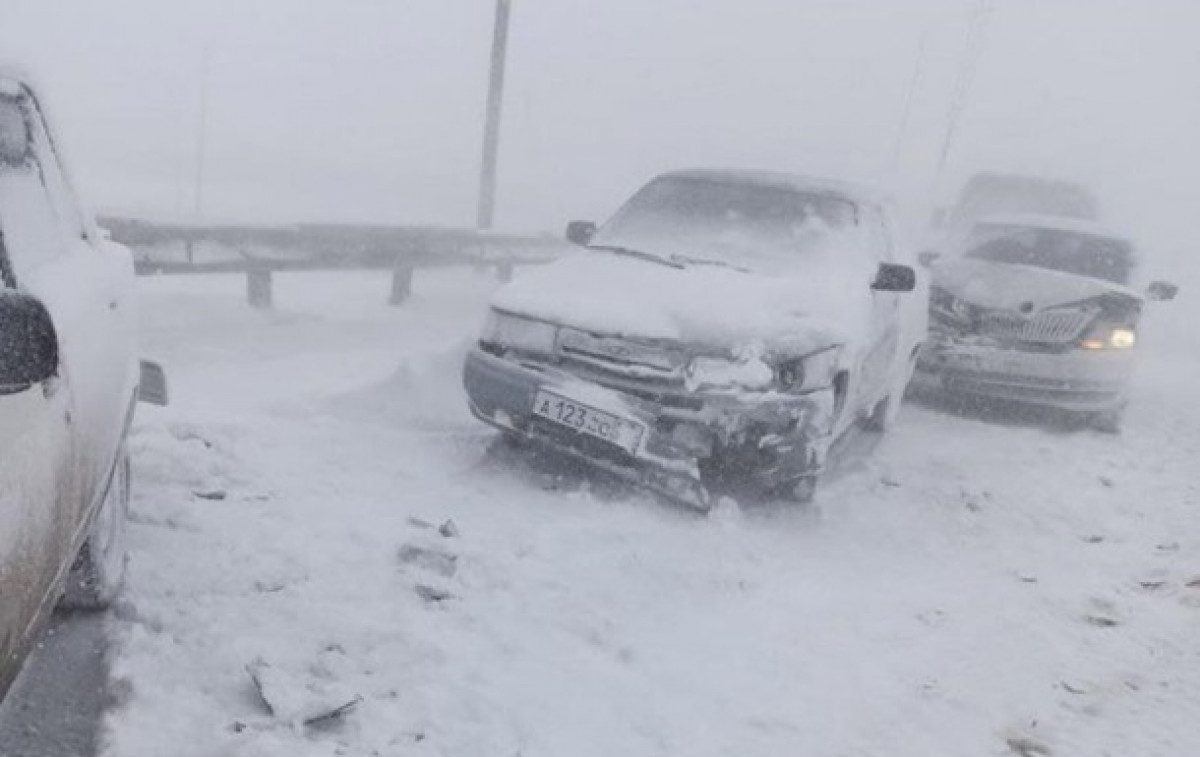 В аннексированном Крыму столкнулись более 30 автомобилей