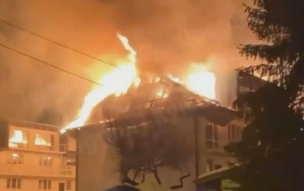 Ночь огня в Киеве: одновременно пылает два здания