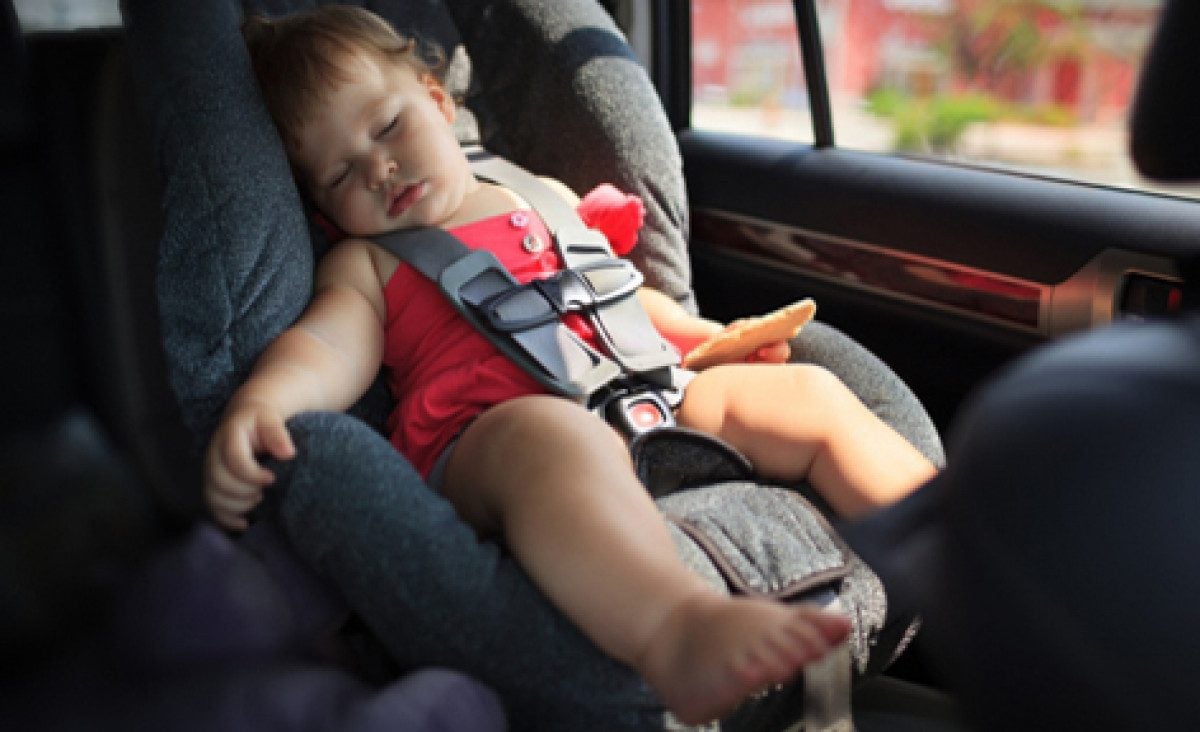 Кабмин значительно ужесточил правила перевозки детей в автомобилях