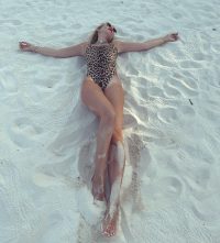 40-річна Собчак вигуляла бікіні в Туреччині