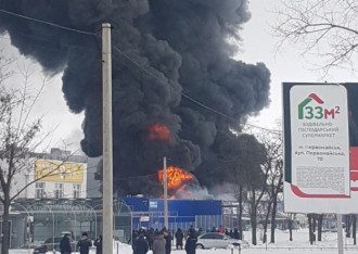 В Первомайске горит Эпицентр / скриншот ГСЧС В Первомайске горит Эпицентр / скриншот ГСЧС