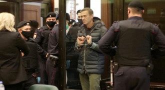 Навального отправили в колонию на 3,5 года / Reuters