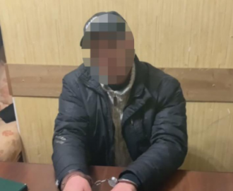 В Одесі затримали чоловіка, який, можливо, тривалий час гвалтував свою дружину та дочок. В Одесі затримали чоловіка, який, можливо, тривалий час гвалтував свою дружину та дочок.