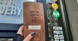 На Бесарабці відкрились "Київські піцбуреки": що це таке та з чим його їдять На Бесарабці відкрились "Київські піцбуреки": що це таке та з чим його їдять