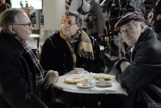 Мягков (слева) скончался Мягков (слева) скончался