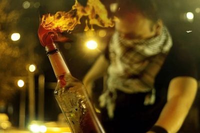 На Харківщині жінка розтрощила бойову машину ворога коктейлем Молотова На Харківщині жінка розтрощила бойову машину ворога коктейлем Молотова