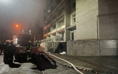 Влада озвучила можливу причину пожежі у лікарні Запоріжжя Влада озвучила можливу причину пожежі у лікарні Запоріжжя