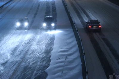 Україну накрили нові снігопади: які дороги потрапили у сніговий полон