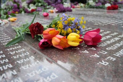 У центрі Миколаєва підлітки осквернили братську могилу