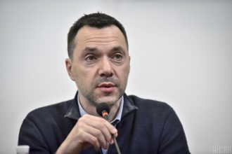 Точка в скандале со сбитой ракетой в Днепре: Арестович уволен – ОП