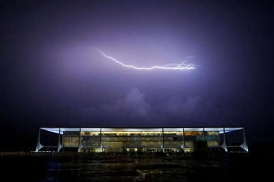 Водолеям спрогнозирована защита высших сил