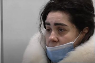 Скандальна стоматолог, яка б'є і душить дітей, продовжує працювати Скандальна стоматолог, яка б'є і душить дітей, продовжує працювати