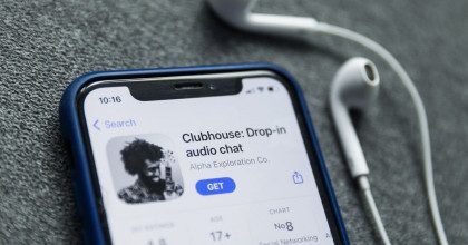 Помните о Clubhouse? Соцсеть запустила Android-версию приложения в Украине
