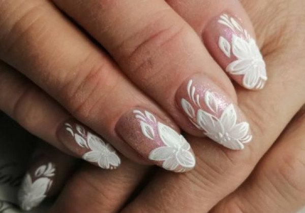 Зітріть це негайно: манікюр, що змушує руки виглядати старими